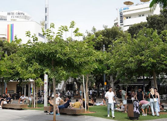 israel/tel-aviv/carmel-market/attraction/kikar-dizengoff