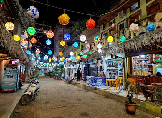 ecuador/montanita-beach/attraction/calle-de-las-luces-montanita