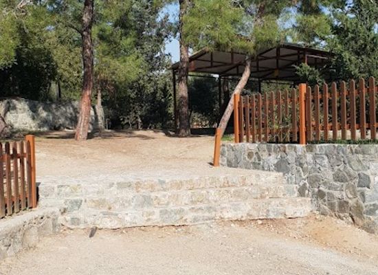 cyprus/kokkinochoria-red-soil-villages/attraction/kornos-picnic-area