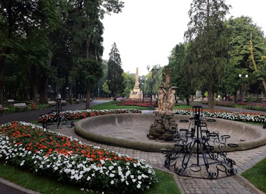 romania/iasi-surroundings/attraction/eminescu-s-linden-tree