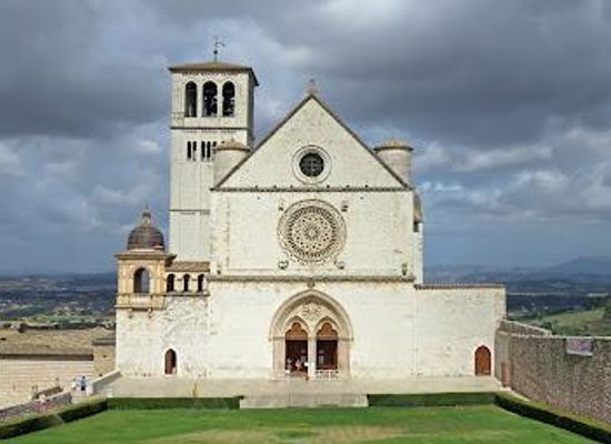 italy/assisi/attraction/papal-basilica-and-sacred-convent-of-saint-francis-in-assisi