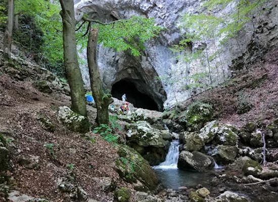 romania/hunedoara/attraction/pestera-cioclovina