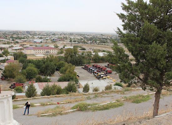 uzbekistan/djizak/attraction/pamyatnik-ozodlik-ptitsa-khumo