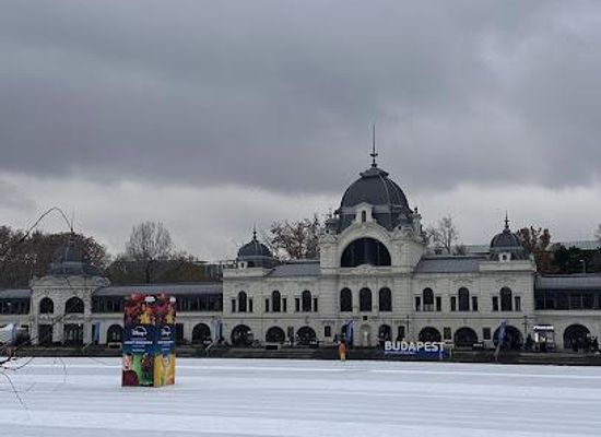 hungary/budapest/attraction/city-park-ice-rink-and-boating
