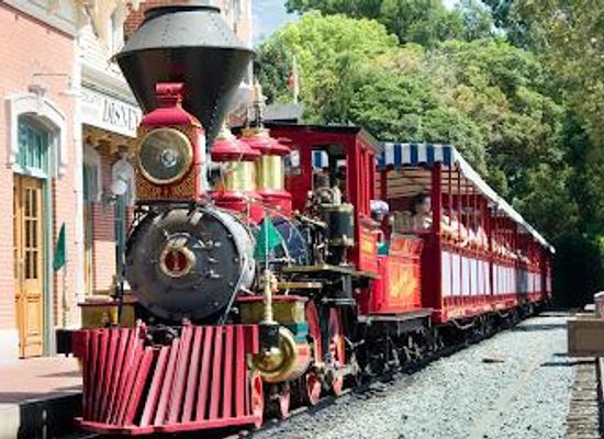 california/orange-county/attraction/disneyland-railroad-main-street-station
