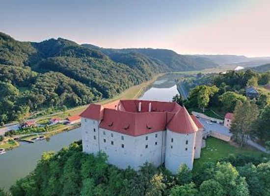 slovenia/celje/attraction/rajhenburg-castle