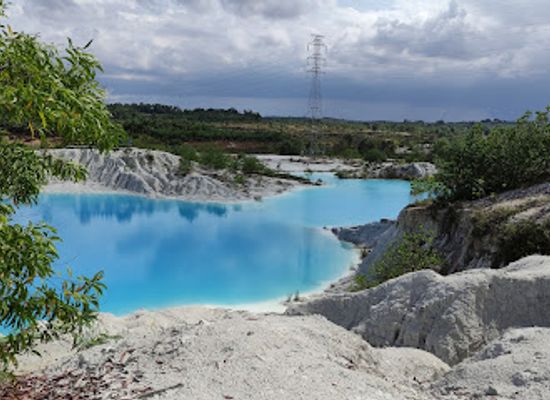 indonesia/bangka-belitung-islands/attraction/danau-kaolin-kulong-biru-bangka-tengah