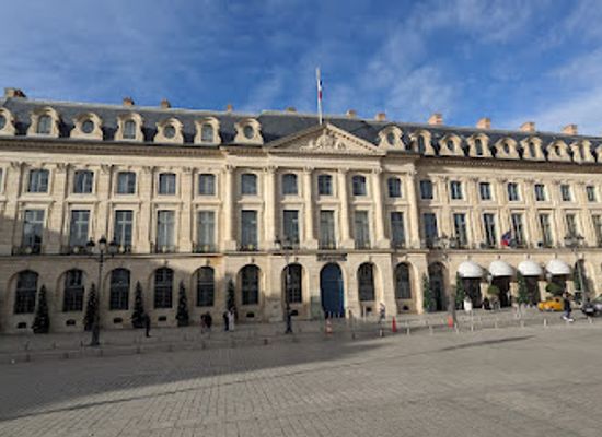 france/paris/louvre-tuileries/attraction/christmas-decor