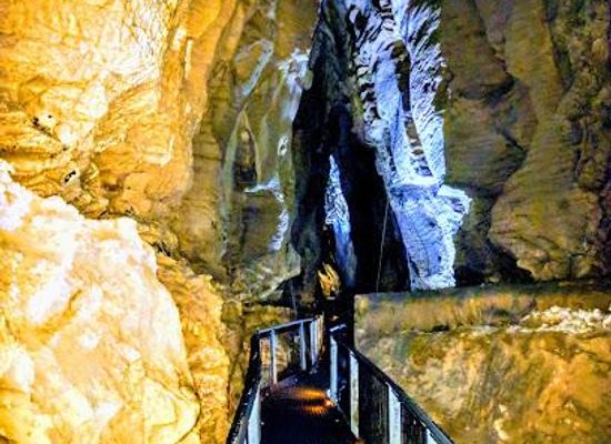 new-zealand/waitomo-caves/attraction/ruakuri-cave-tours