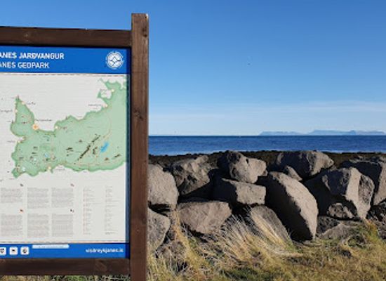 iceland/southern-peninsula/attraction/garour-old-lighthouse