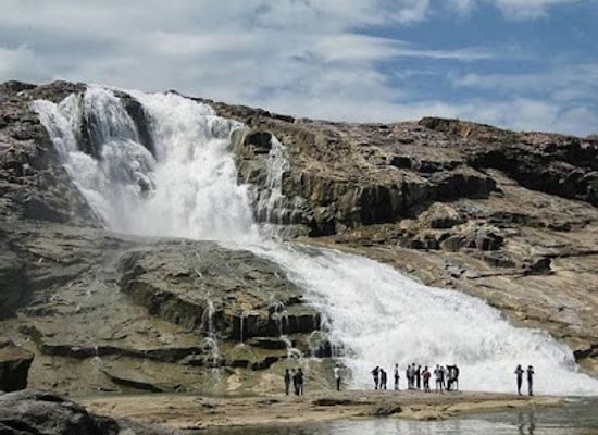 india/north-india/attraction/kuntala-water-falls