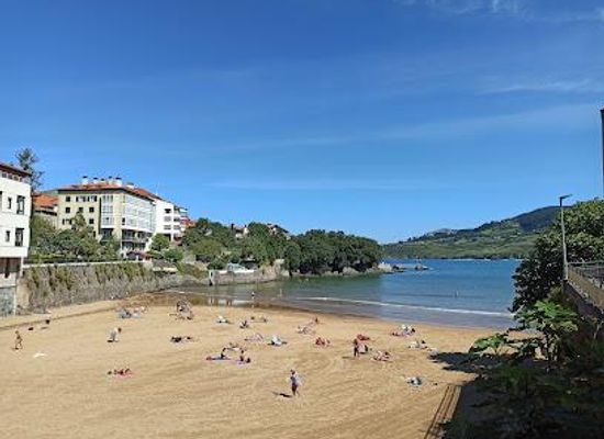 spain/basque-country/attraction/playa-de-mundaka