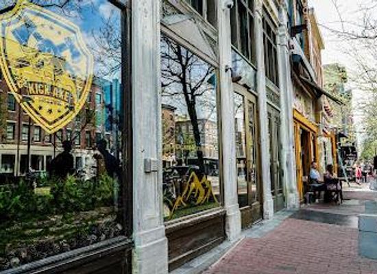 pennsylvania/philadelphia/attraction/kick-axe-throwing-philly