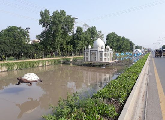 pakistan/central-punjab/attraction/taj-mahal-replica