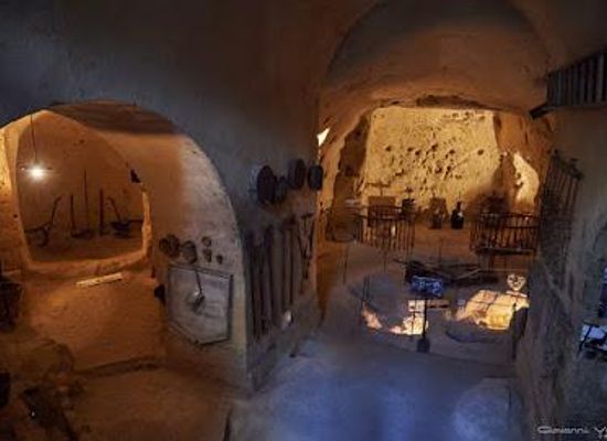 italy/matera/attraction/casa-cisterna