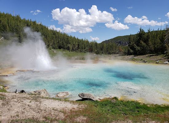 montana/yellowstone-national-park/attraction/imperial-geyser