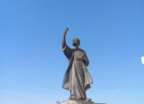 iraq/baghdad/attraction/statue-of-poet-abu-al-tayyib-al-mutanabbi