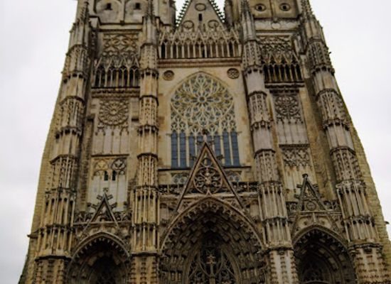 france/tours/place-plumereau/attraction/prefecture-garden