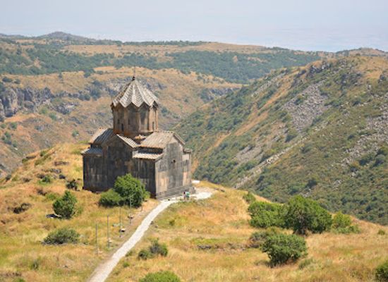 armenia/aragatsotn/attraction/vahramashen-church