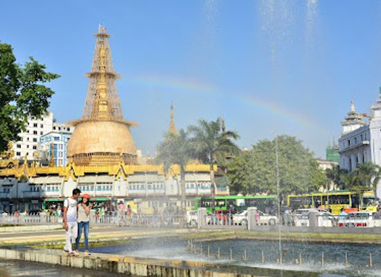 myanmar-burma/yangon/attraction/maha-bandoola-park-pond