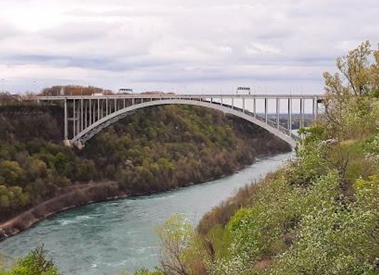 canada/niagara-falls/attraction/lewiston-queenston-bridge