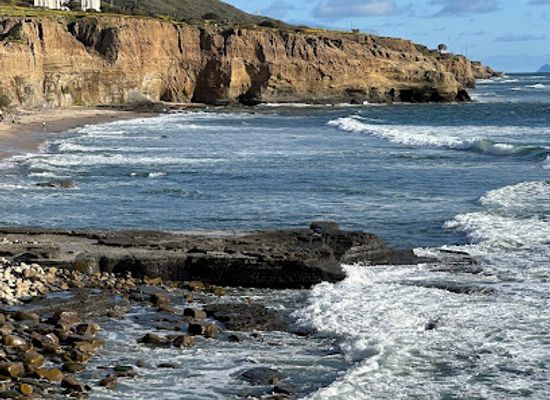 california/san-diego-beaches/attraction/stairs-to-lookout-on-sunset-cliffs