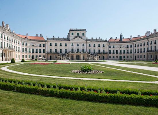hungary/sopron-region/attraction/esterhazy-kastely