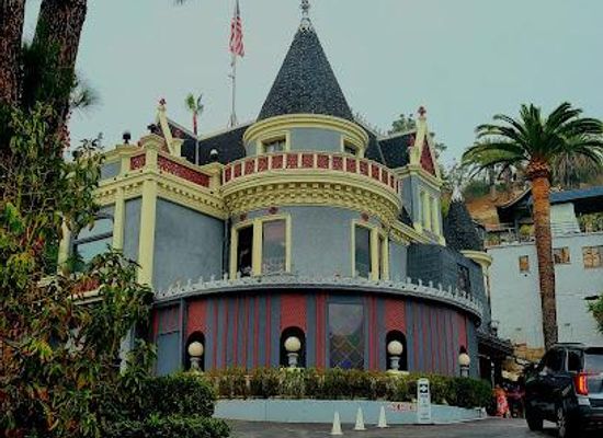 california/westside/attraction/the-magic-castle
