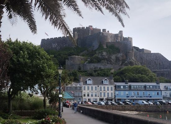 jersey/grouville/attraction/gorey-beach-promenade