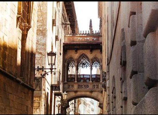 spain/barcelona/attraction/gothic-quarter