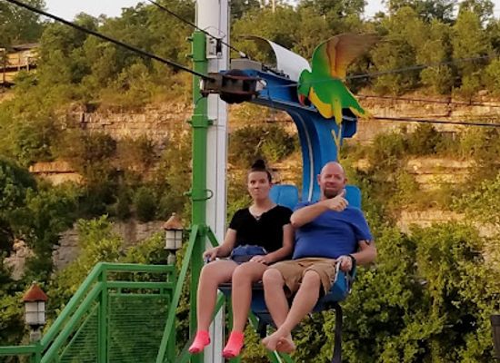 missouri/branson/attraction/parakeet-pete-s-waterfront-zipline