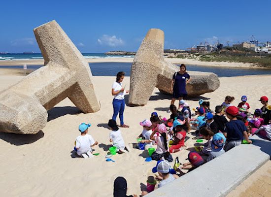 israel/ashdod/attraction/merkaz-hadolfin-ve-hayam