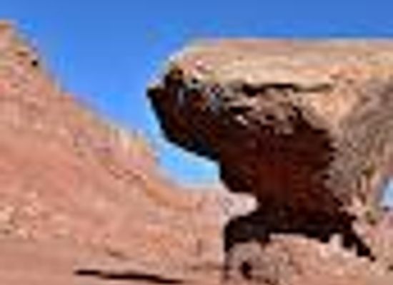 arizona/antelope-canyon/attraction/balanced-rock