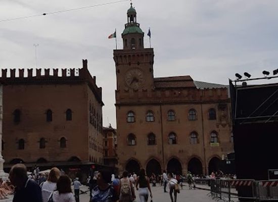 italy/emilia-romagna/attraction/monumento-a-ugo-bassi