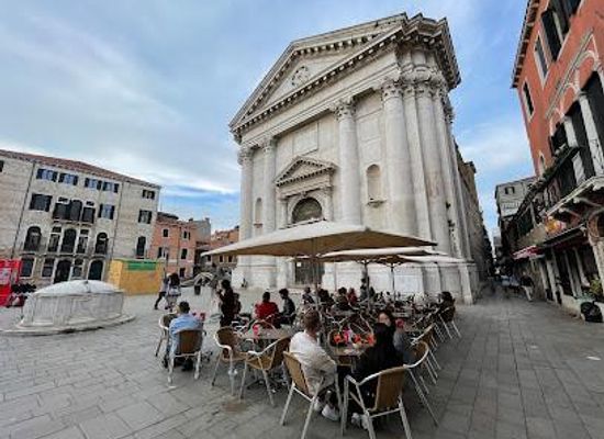 italy/venice/attraction/campo-san-barnaba