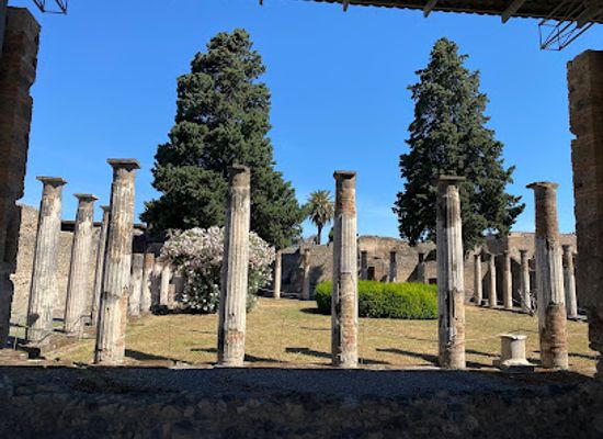 italy/pompeii/pompeii-archaeological-park/attraction/necropoli-di-porta-ercolano