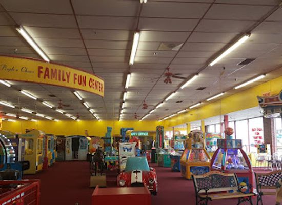 illinois/waukegan/attraction/the-people-s-choice-family-fun-center