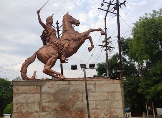 india/varanasi/varanasi-cantt/attraction/kashisuta-maharani-lakshmibai- pratima