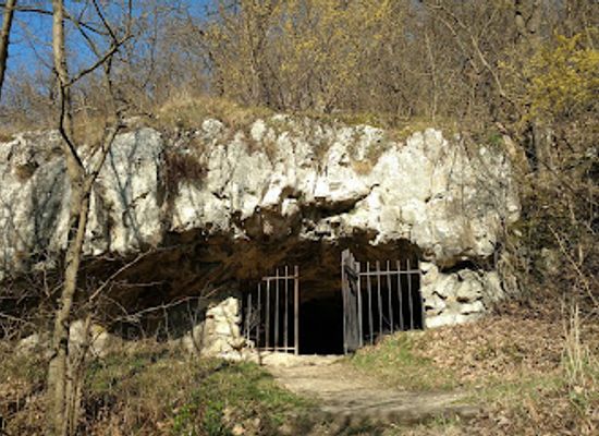 austria/neusiedler-see/attraction/bear-cave