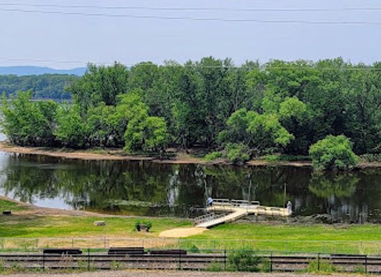 wisconsin/glacial-lake-wisconsin/attraction/great-river-landing