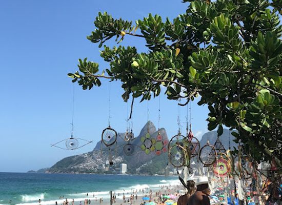 brazil/rio-de-janeiro/ipanema/attraction/estatua-de-tom-jobim