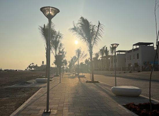 oman/salalah-coastal-plain/attraction/al-hafa-waterfront
