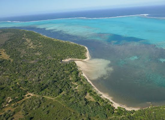new-caledonia/grande-terre/attraction/cap-ulm-vols-decouvertes-en-avions-ultralegers-au-dessus-du-lagon-poe-et-kone