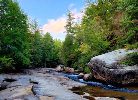 south-carolina/blue-ridge-mountains/attraction/long-shoals-roadside-park