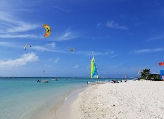 aruba/noord/attraction/fisherman-s-huts-kite-and-windsufing