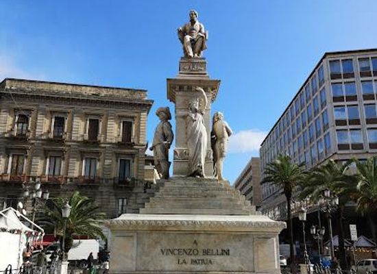 italy/catania/attraction/piazza-vincenzo-bellini