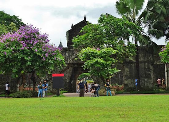 philippines/manila/attraction/plaza-de-armas