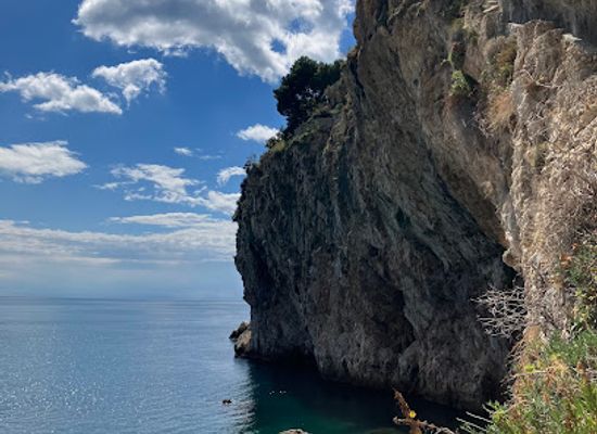italy/taormina/attraction/grotta-dell-amore