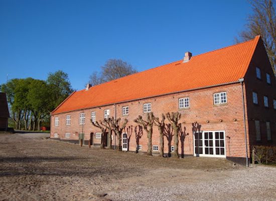 denmark/central-jutland/attraction/clausholm-castle