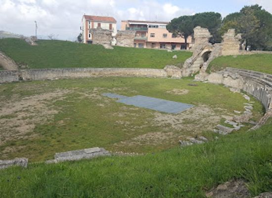 italy/molise/attraction/roman-amphitheater-of-larino
